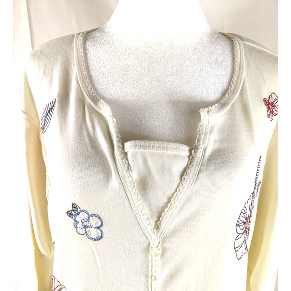 Shenanigans Women's Quarter Length T Shirt Cream Embroidery Flowers Size 1 X - Picture 2 of 7